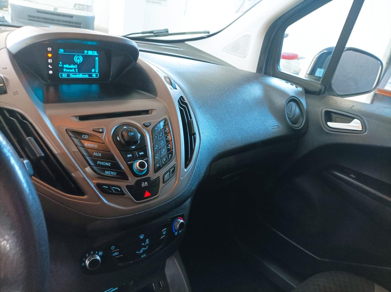 Ford Tourneo Courier 1.0 EcoBoos SOLO 24000KM