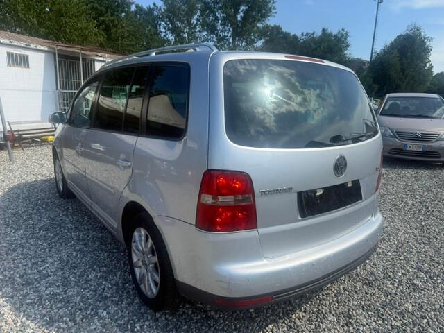 Volkswagen Touran 2.0 TDI 136CV Highline 7 POSTI