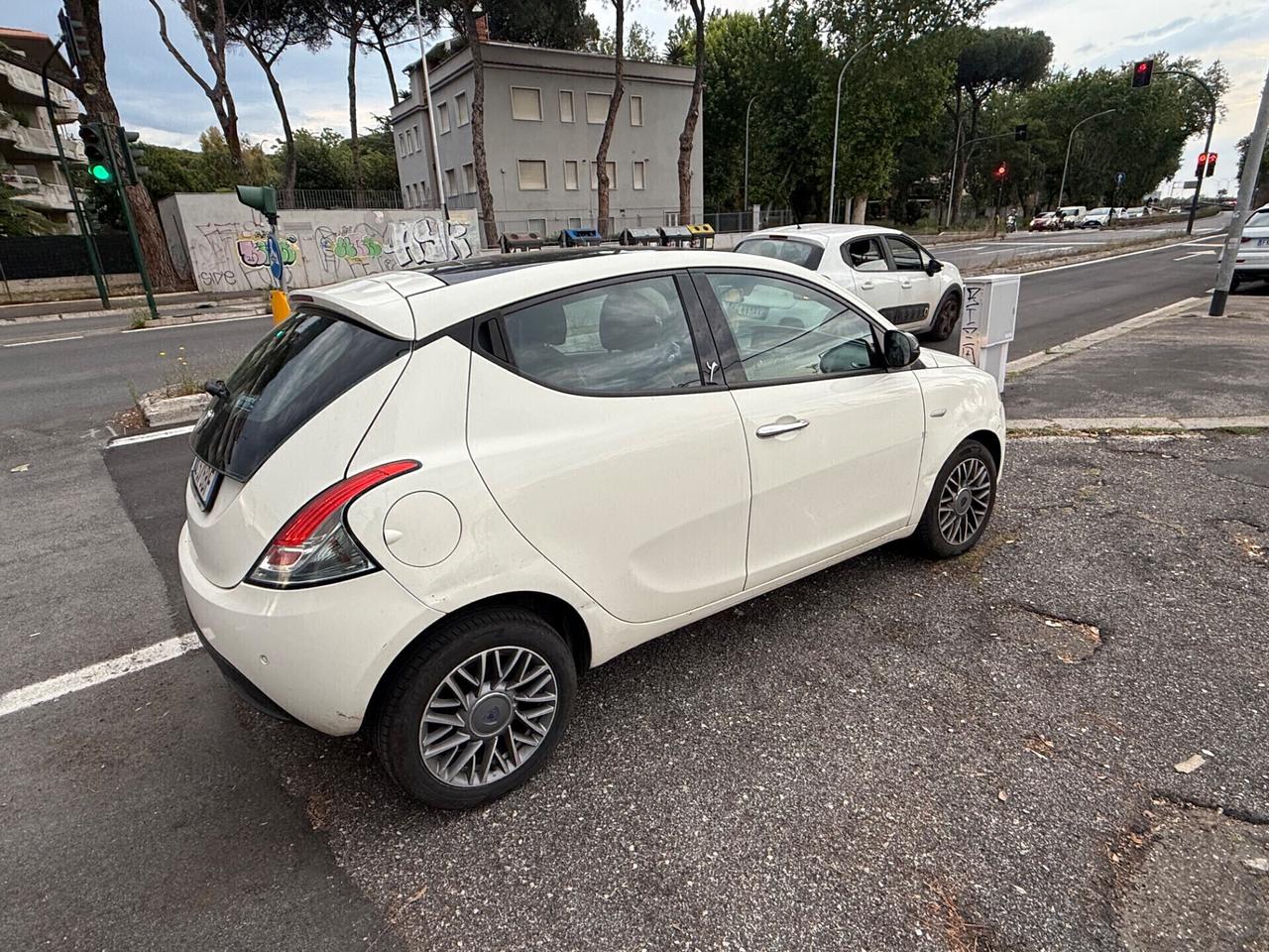 Lancia Ypsilon 0.9 TwinAir 85 CV 5 porte S&S DFN Platinum