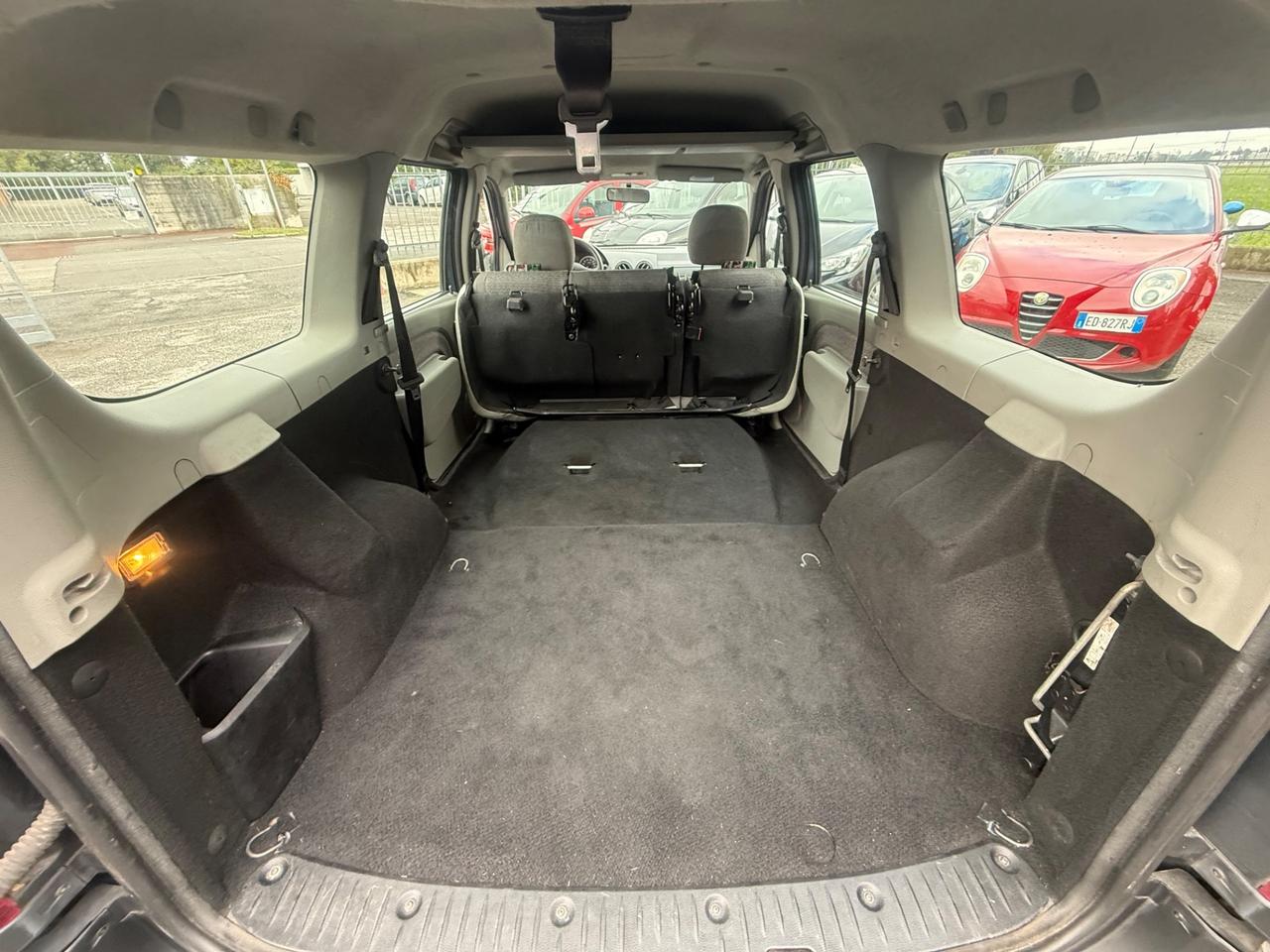Dacia Logan MCV 1.6 16V 5 posti Lauréate