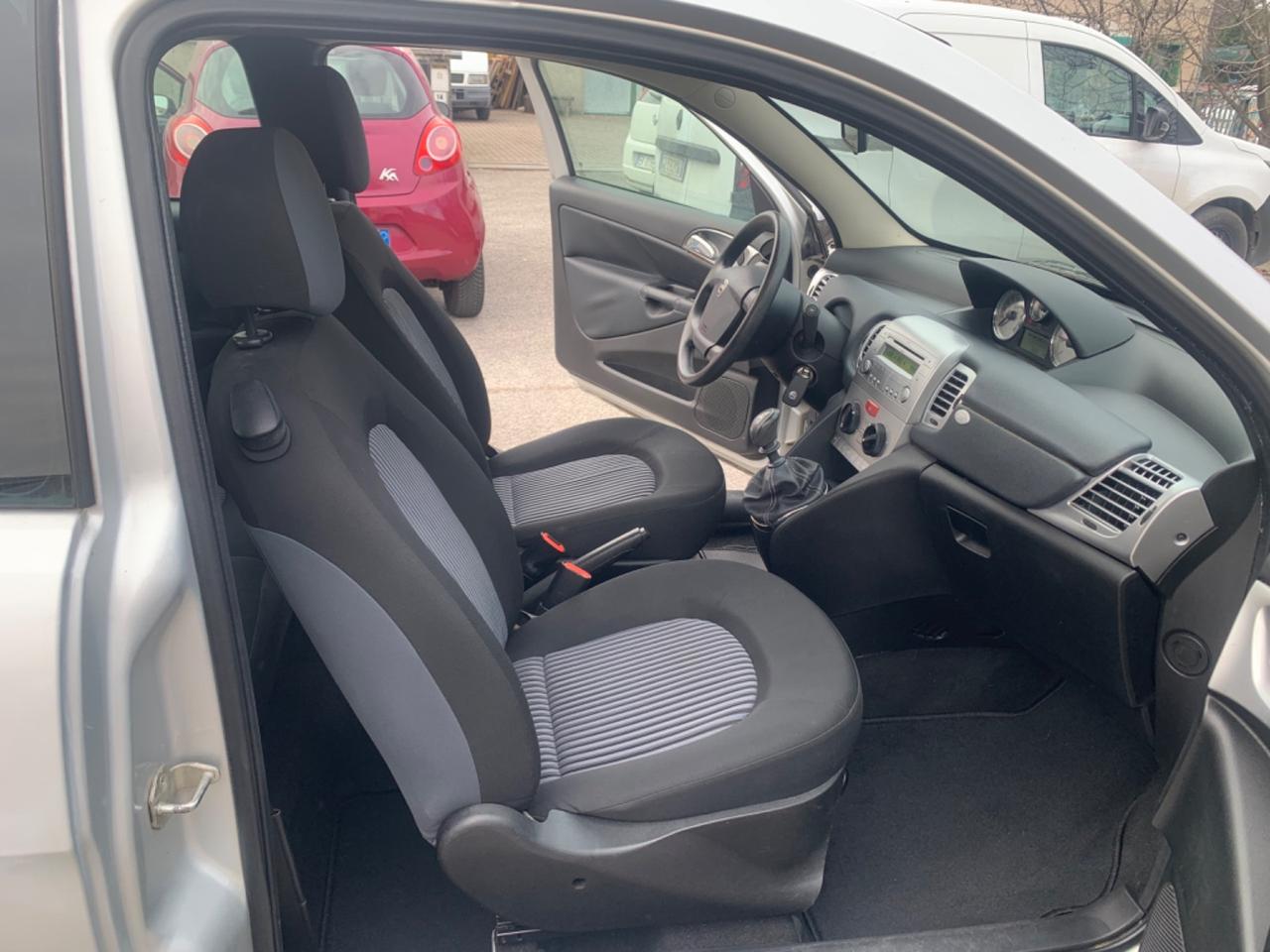 Lancia Ypsilon 1.2 Argento