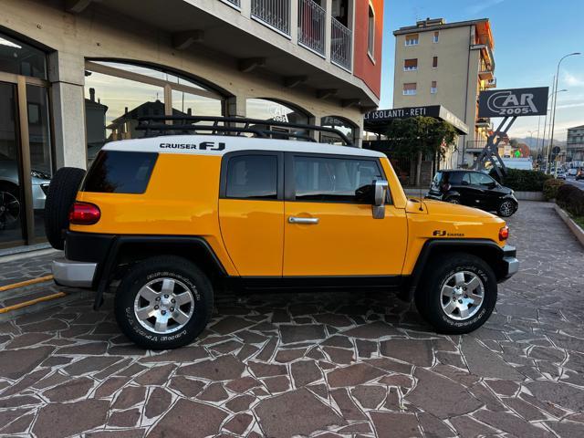 TOYOTA Land Cruiser FJ