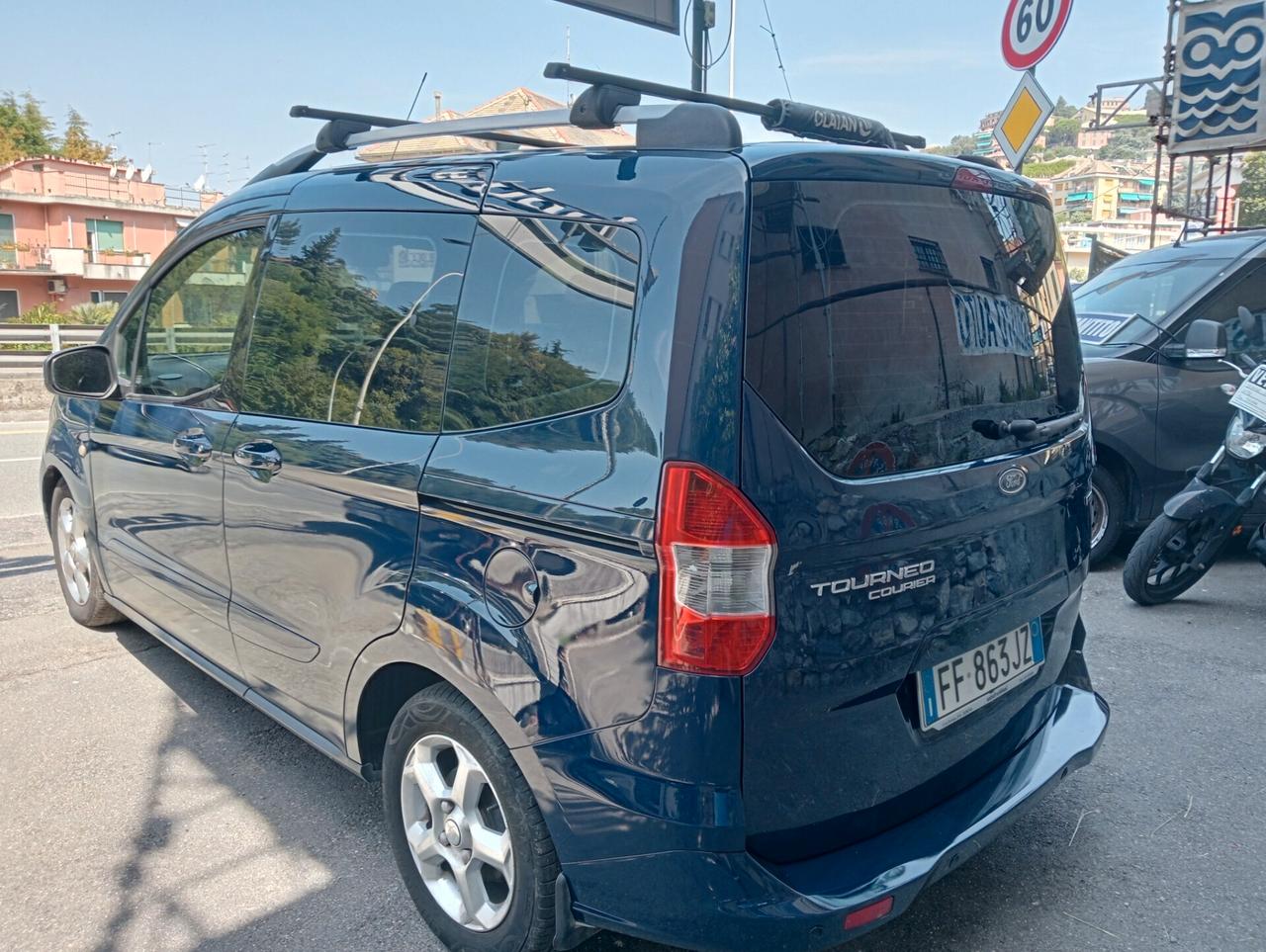 Ford Tourneo Courier Plus benzina euro 6