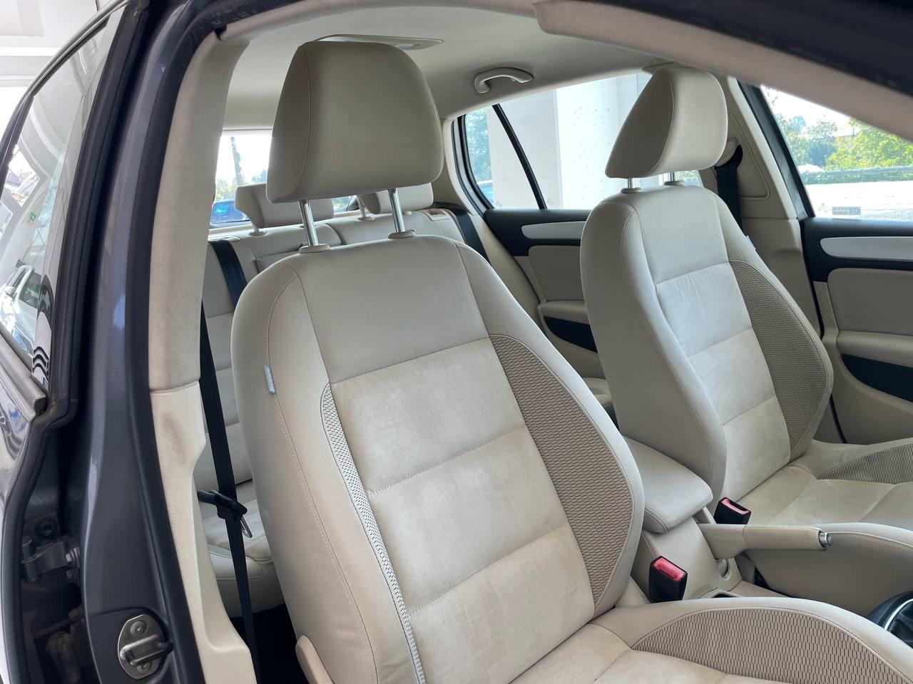 Volkswagen Golf VI - Interni in Alcantara