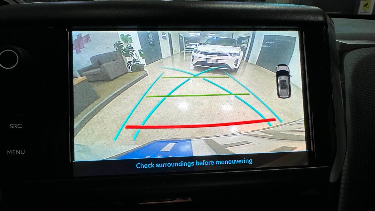 Peugeot 2008 BlueHDi 100 Allure Colore bianco perla