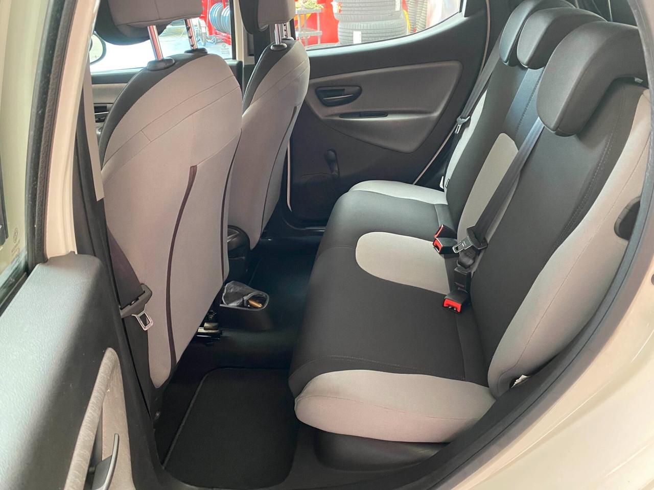 Lancia Ypsilon 1.2 69 CV 5 porte GPL Ecochic Silver