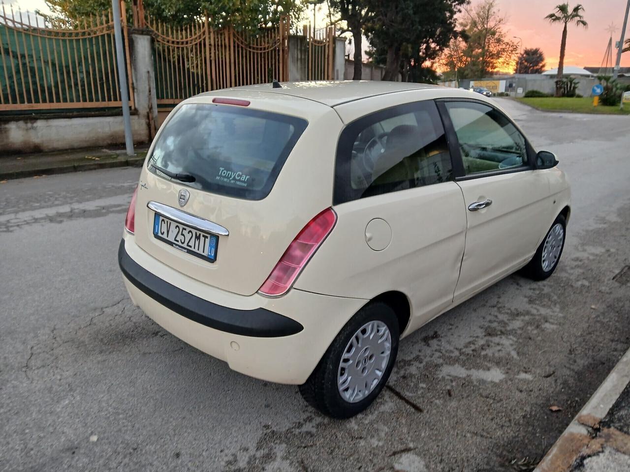 Lancia Ypsilon 1.2 Argento anno 2005