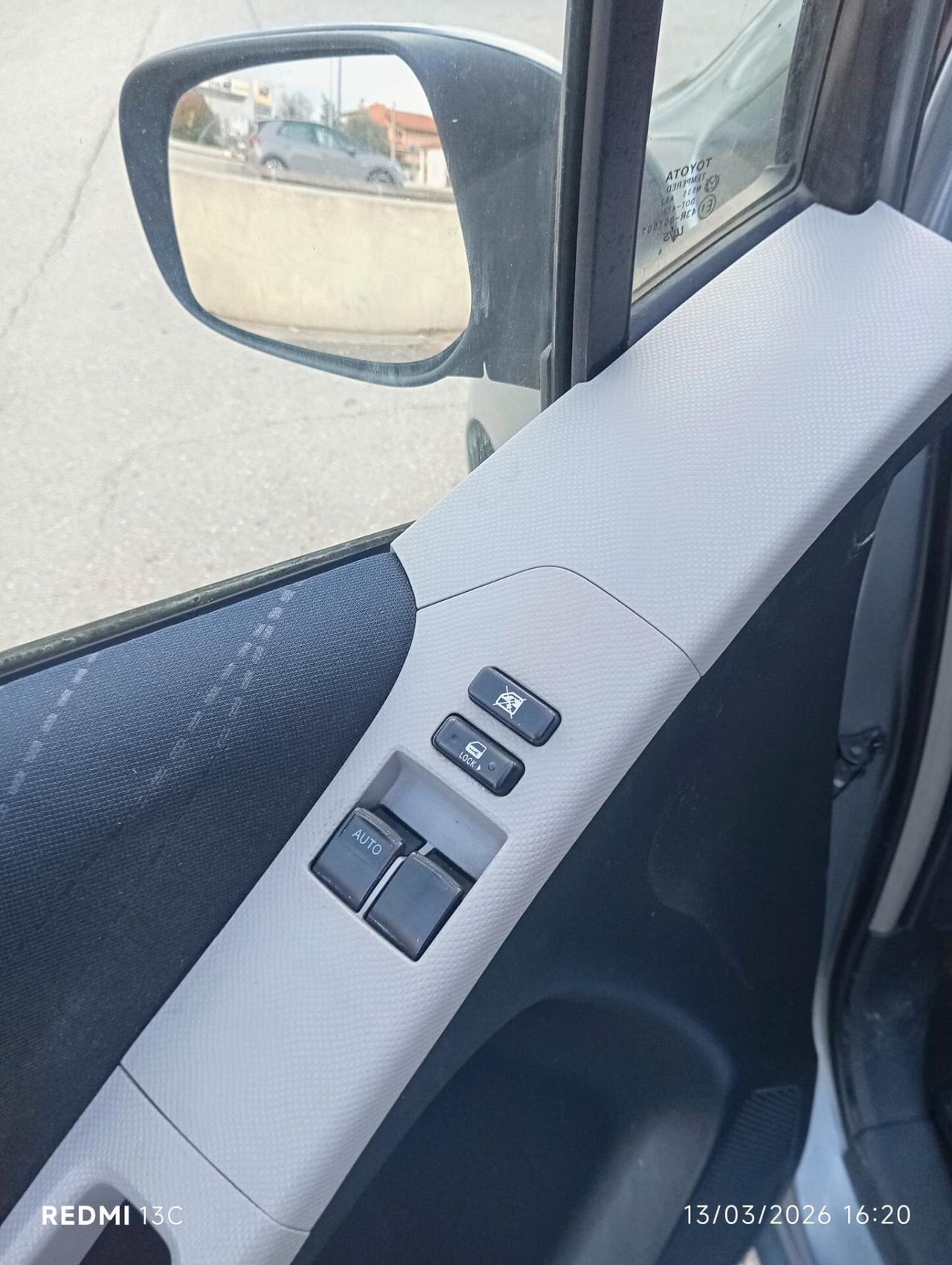 Toyota Yaris 1.3 5 porte Navi