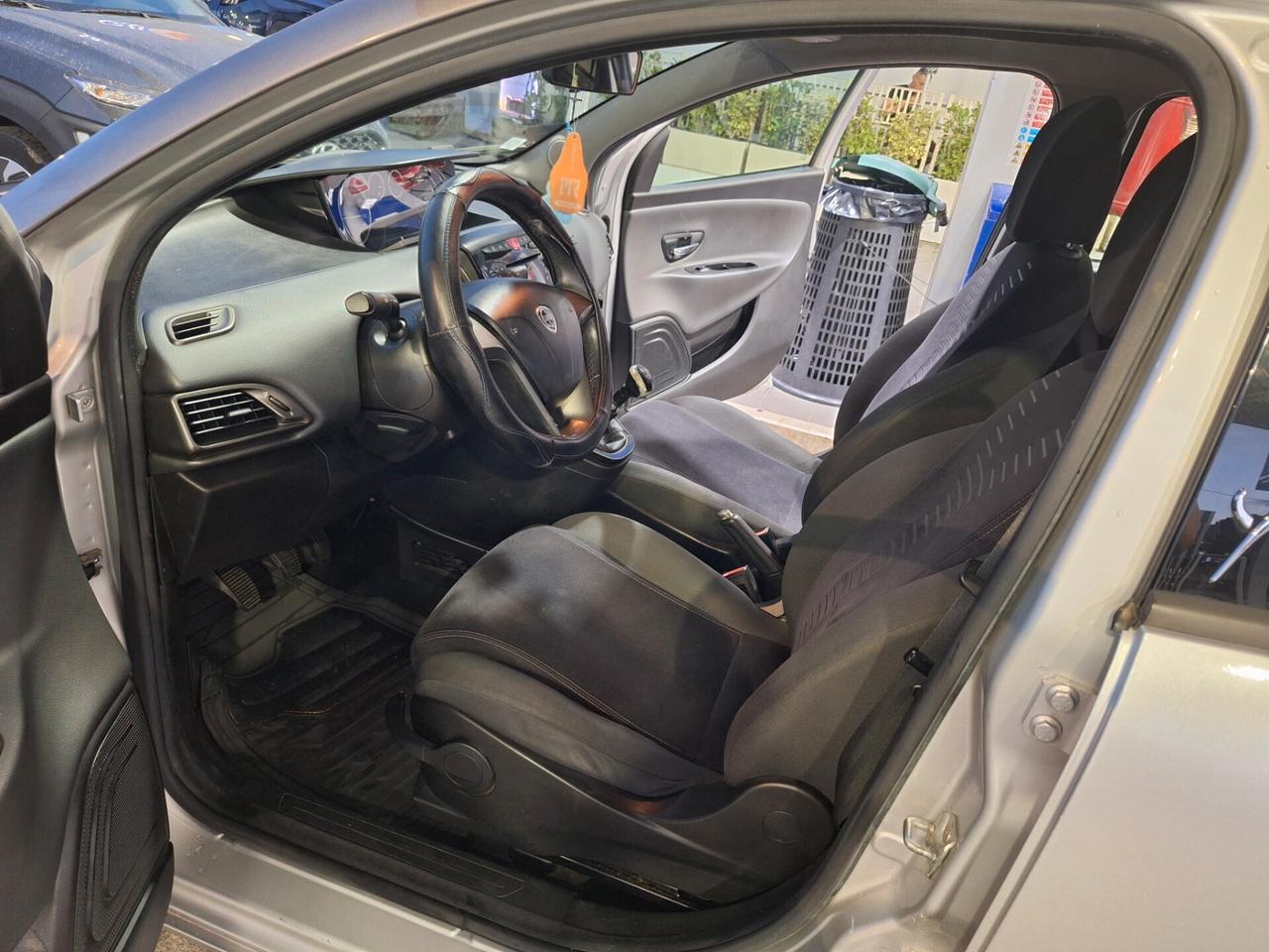 Lancia Ypsilon 1.3 MJT 16V 95 CV 5 porte S&S Platinum NEOPATENTATI CATTENA NUOVA E5B