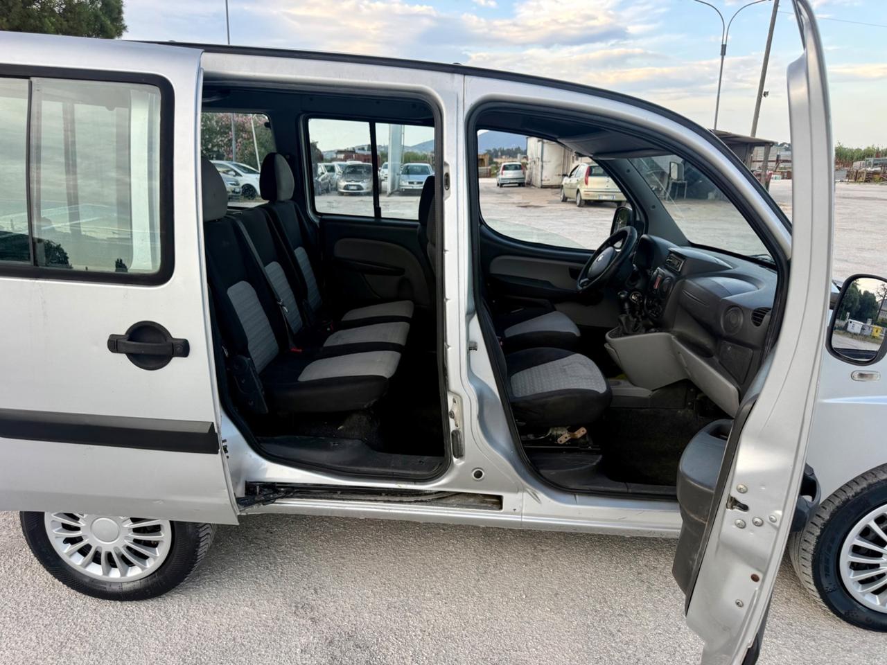 Fiat doblo 5 posti 1.9 JTD neopatentati