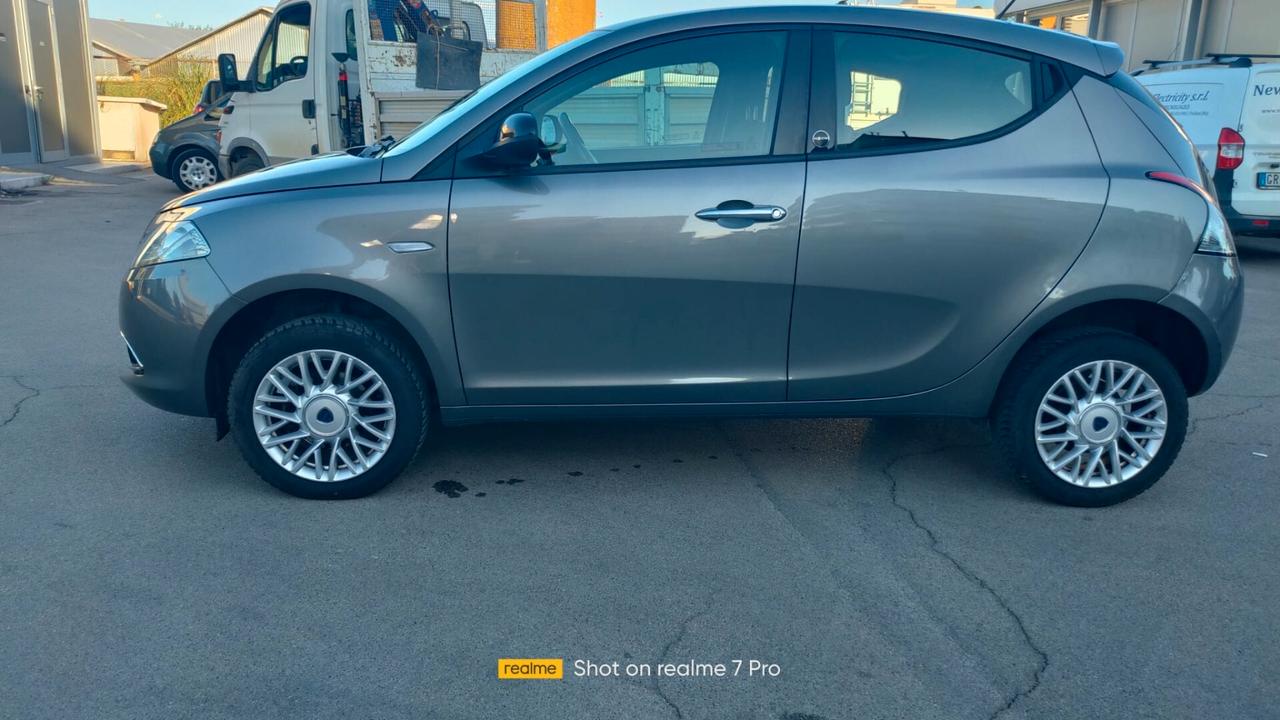 Ypsilon 0.9 t.air Gold ecochic metano 80cv