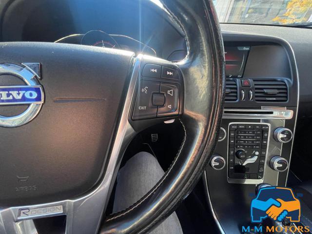 VOLVO XC60 D4 AWD doppio treno di gomme