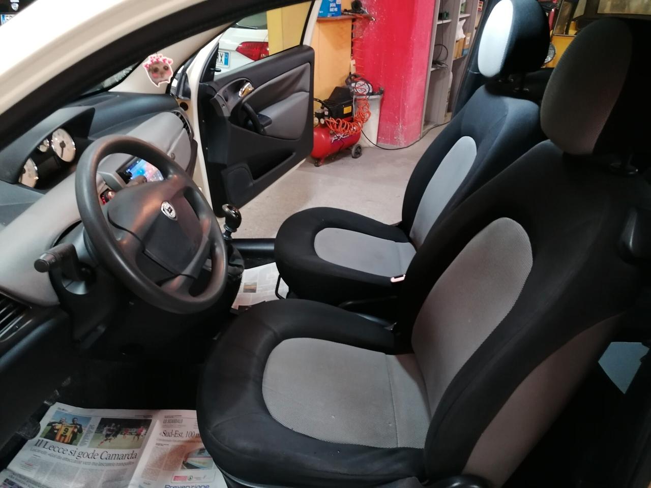 Lancia Ypsilon 1.4 16V Platino