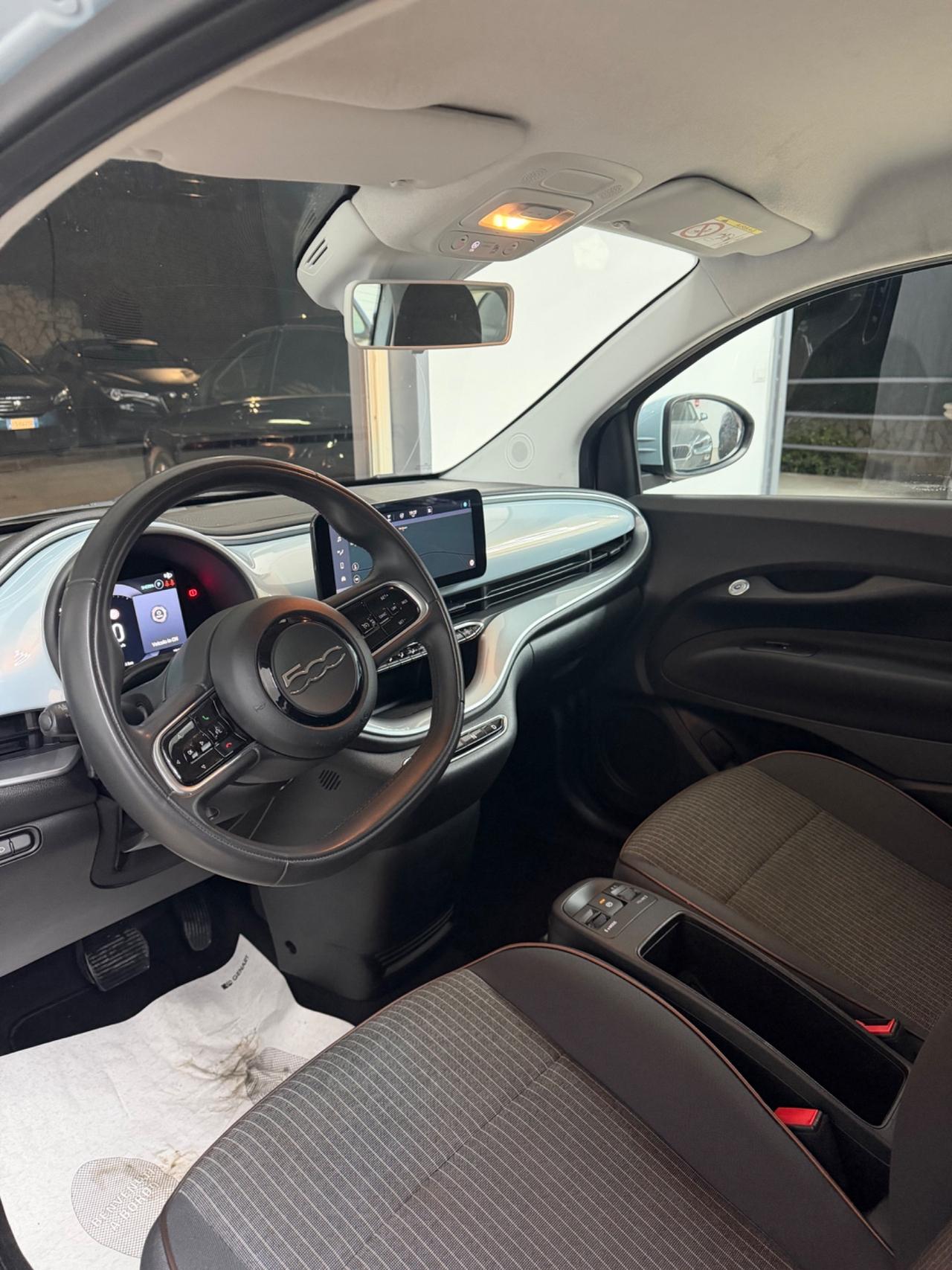 Fiat 500 500e Berlina 42 kWh La Prima