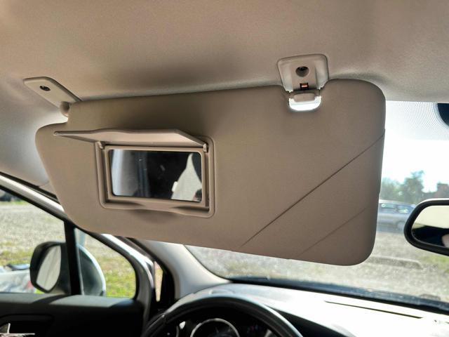 PEUGEOT 5008 1.6 HDi 115CV Business 7 POSTI FARI FENDINEBBIA