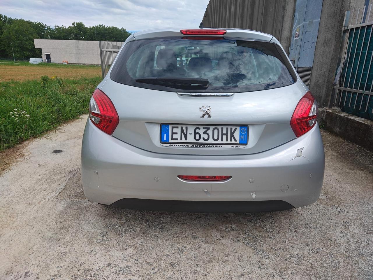 Peugeot 208 benzina