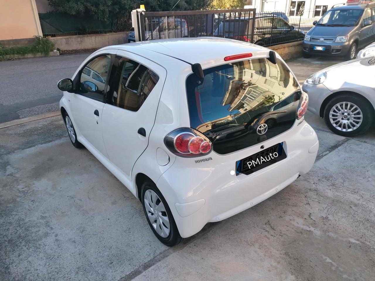 Toyota Aygo 1.0 12V 5 porte Lounge - Navy