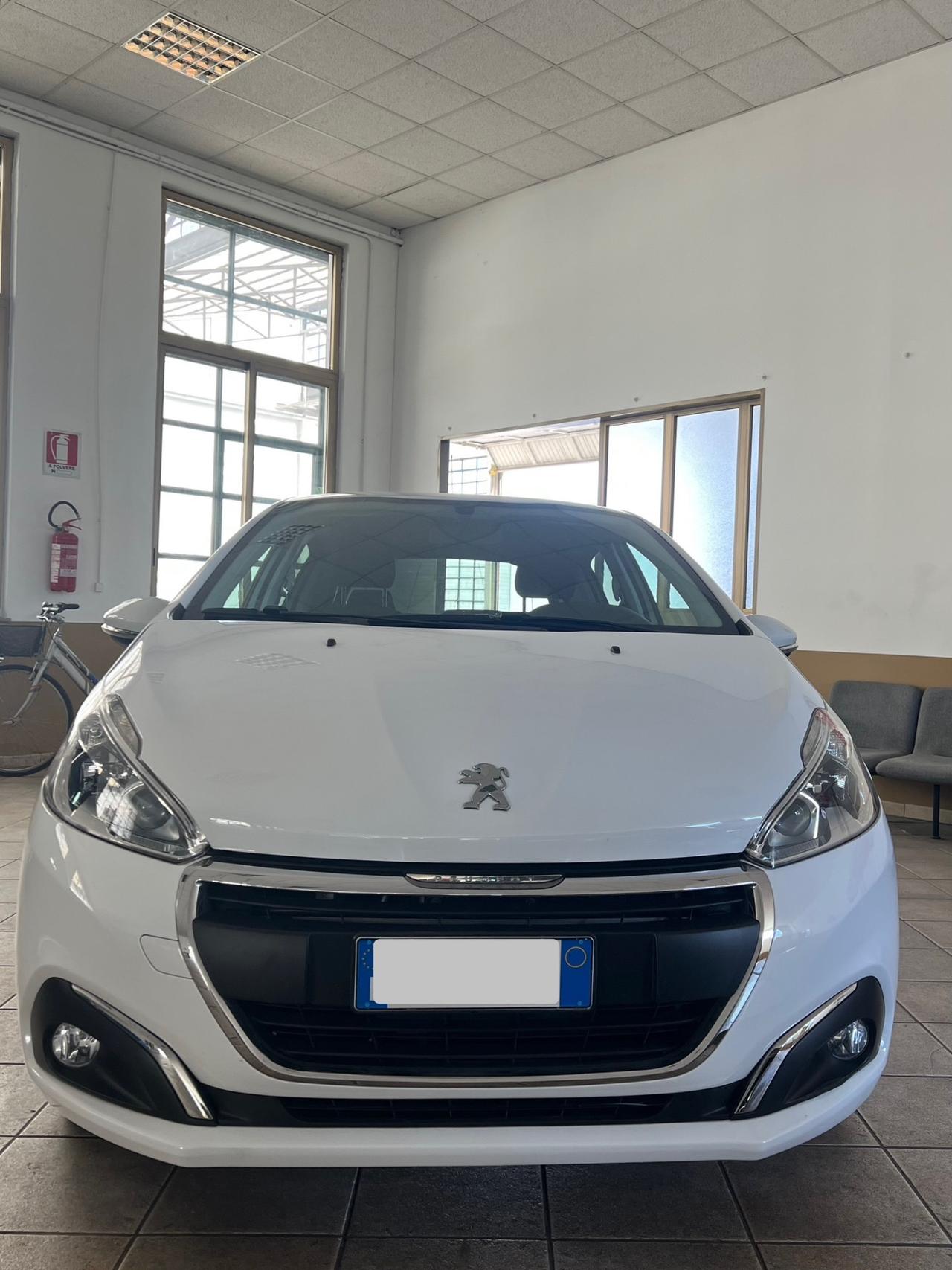 Peugeot 208 PureTech 82 5 porte Black Line
