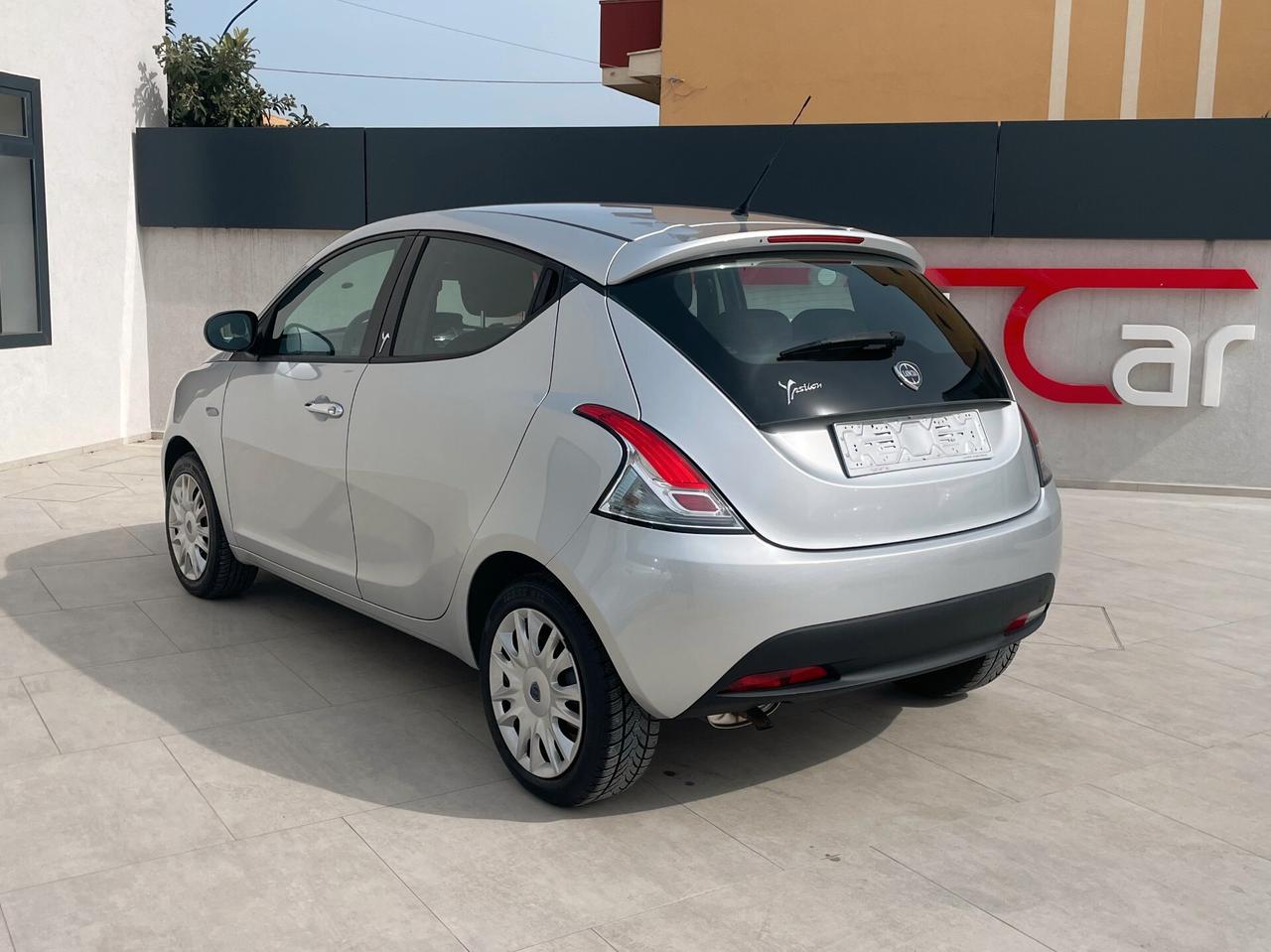 Lancia Ypsilon 1.2 69 CV 5 porte S&S Silver