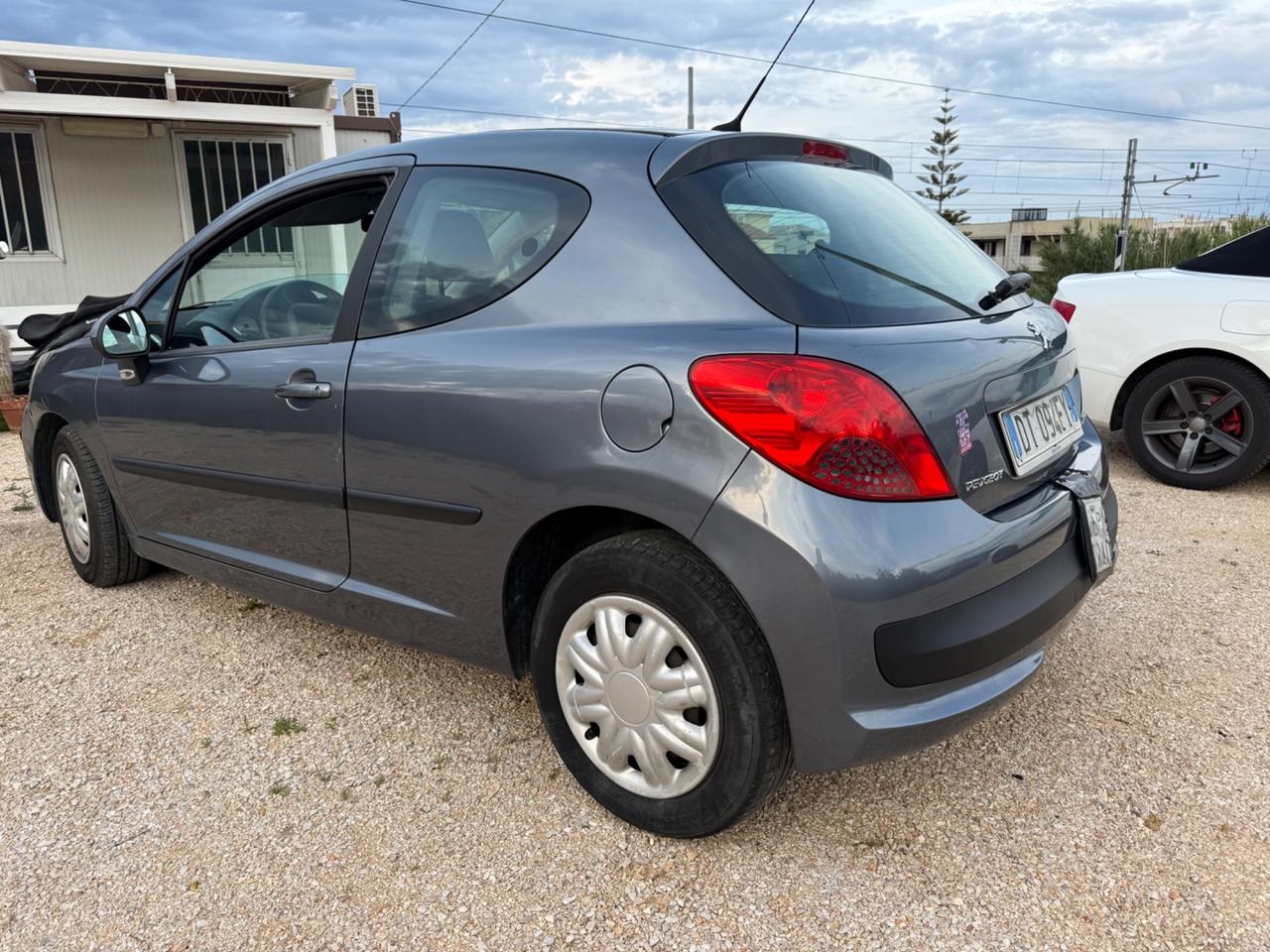 Peugeot 207 1.4 HDi 70CV NEOPATENTATI 1.590€