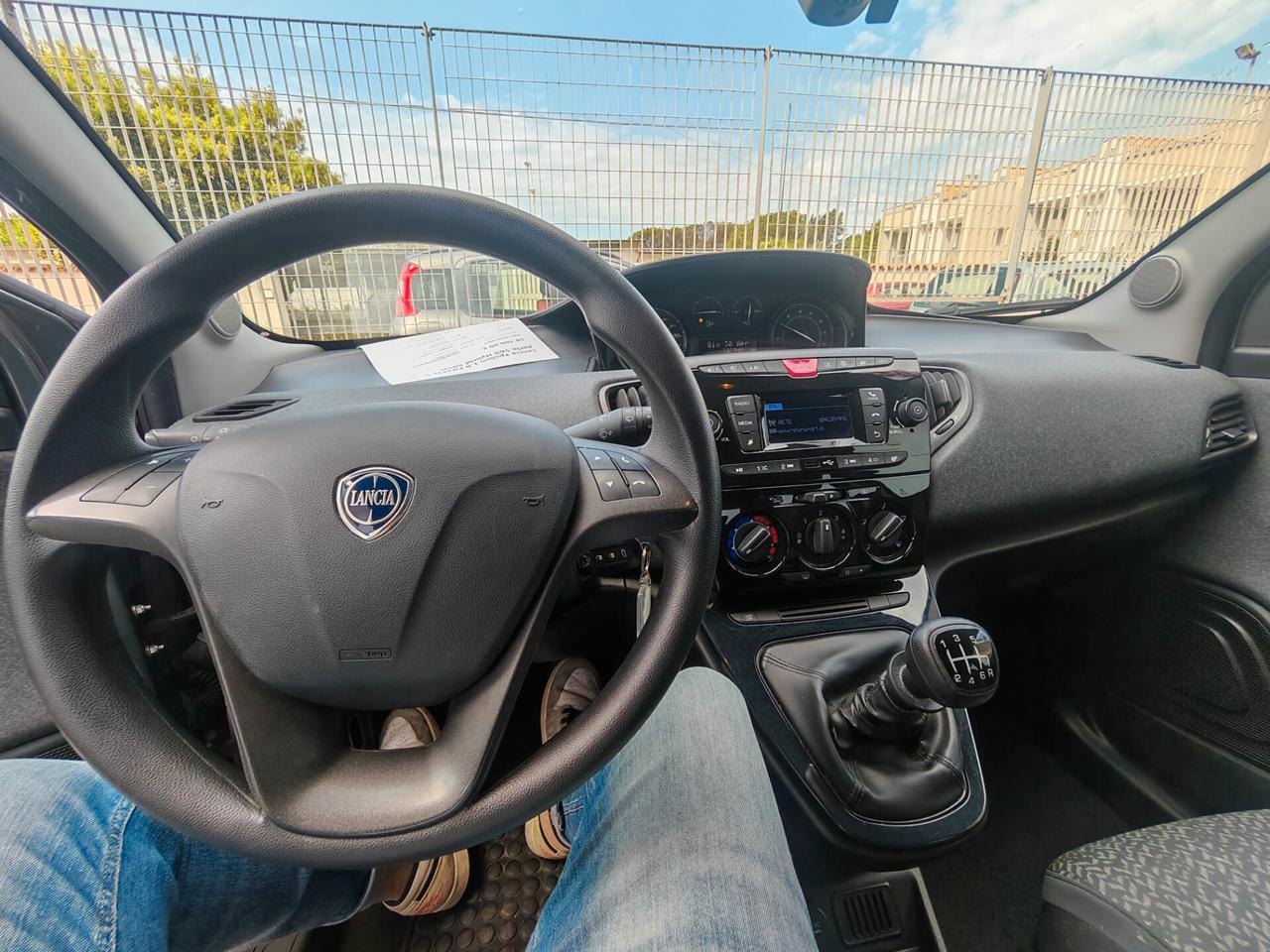 Lancia Ypsilon 1.0 FireFly 5 porte S&S Hybrid Silver