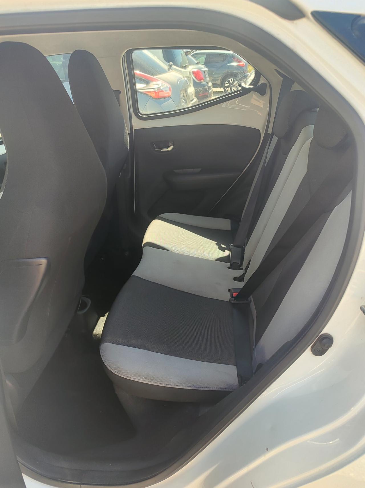 Toyota Aygo 1.0 VVT-i 69 CV 5 porte x-business MMT