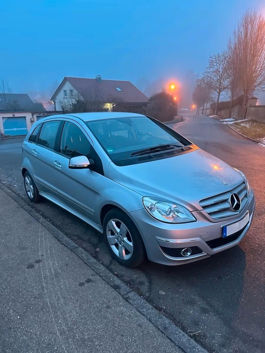 Mercedes-benz B 200 CDI Premium automatica ok neo patentati