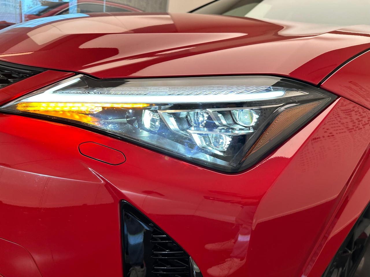 Lexus UX 300h 2.0 F-Sport 4wd cvt