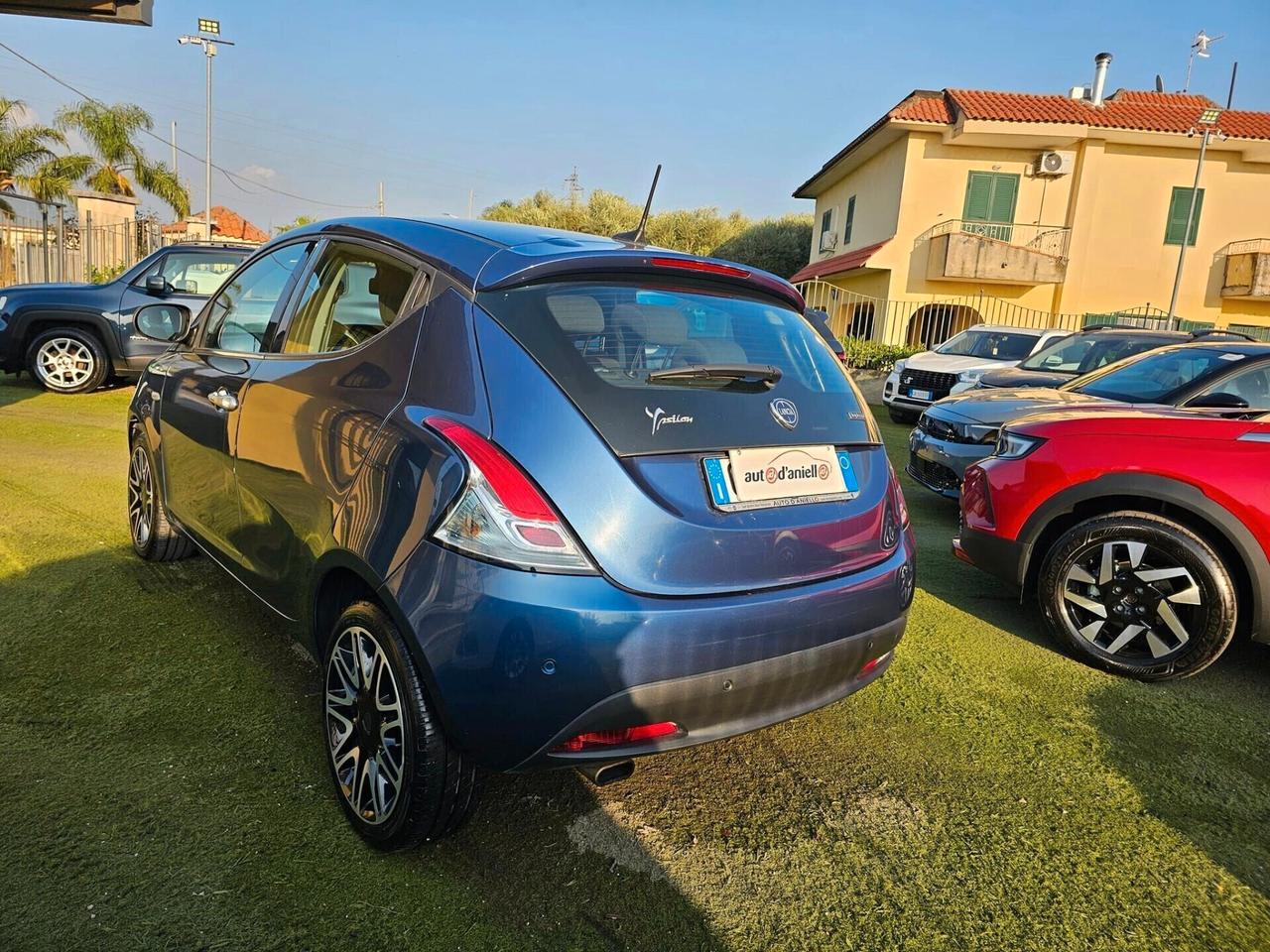 Lancia Ypsilon 1.0 FireFly 5 porte S&S Hybrid Platino