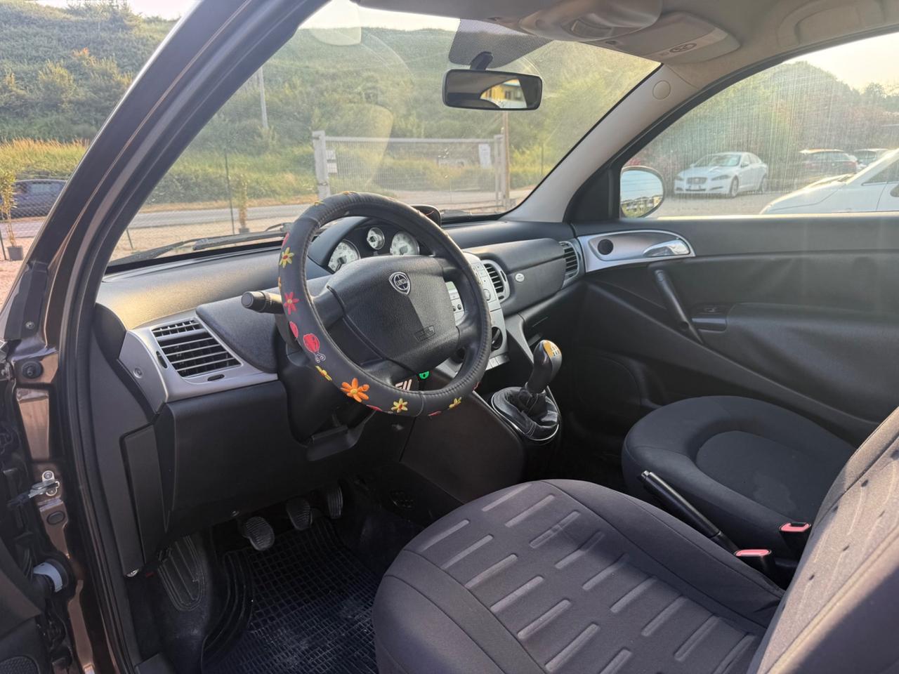 Lancia Ypsilon 1.3 MJT 75 CV 2.999€ PERMUTE