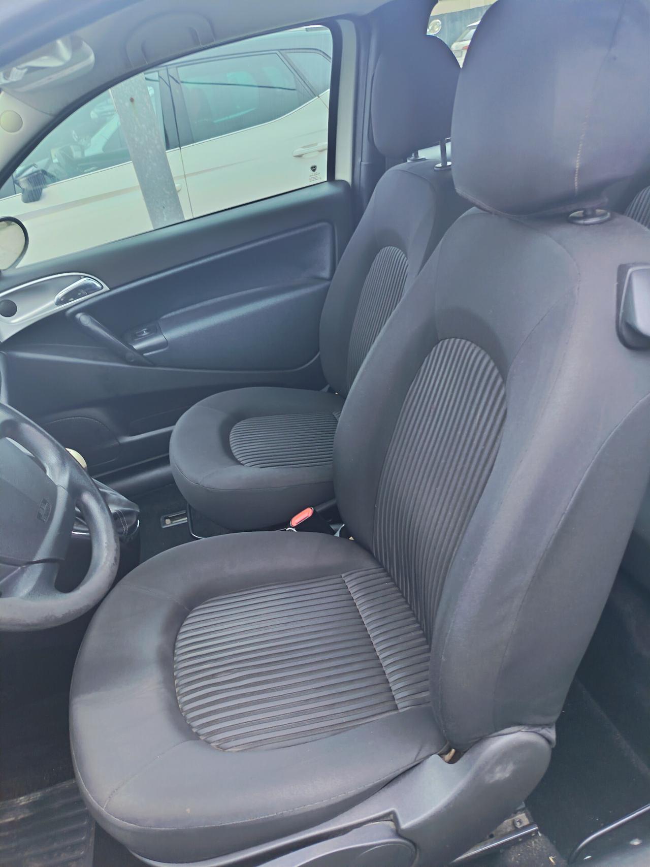 Lancia Ypsilon 1.4 gpl Argento