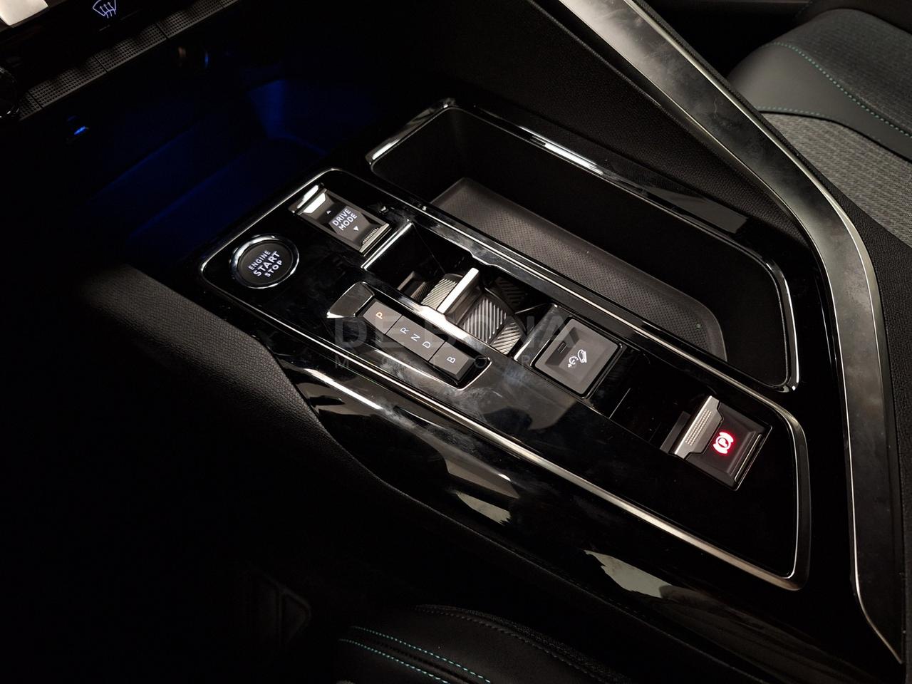 Peugeot 3008 1.6 hybrid4 phev allure pack 300cv e-eat8