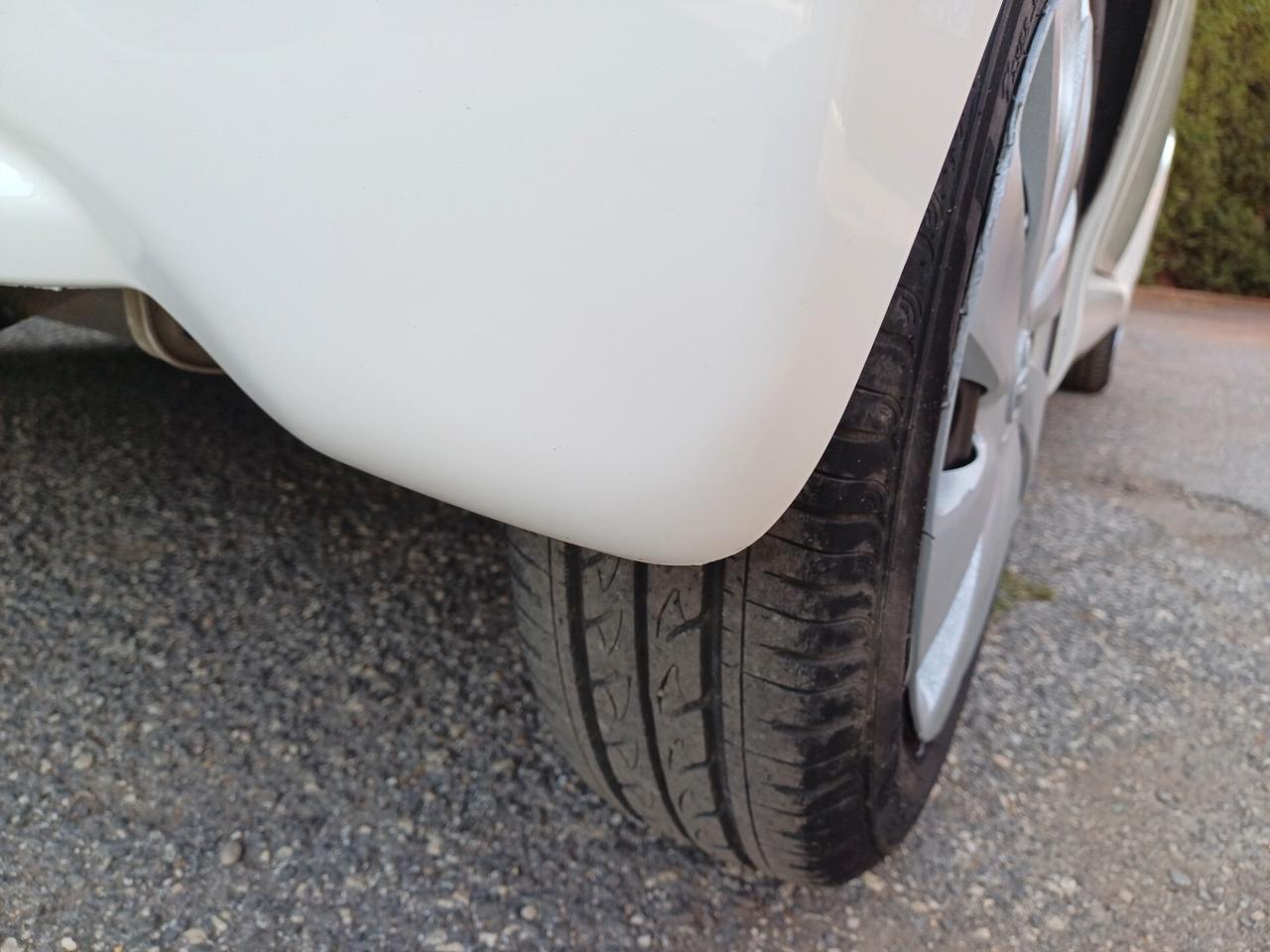 Toyota Aygo 3 porte motore 1.0 benzina euro 5 Active Connect NEOPATENTATI