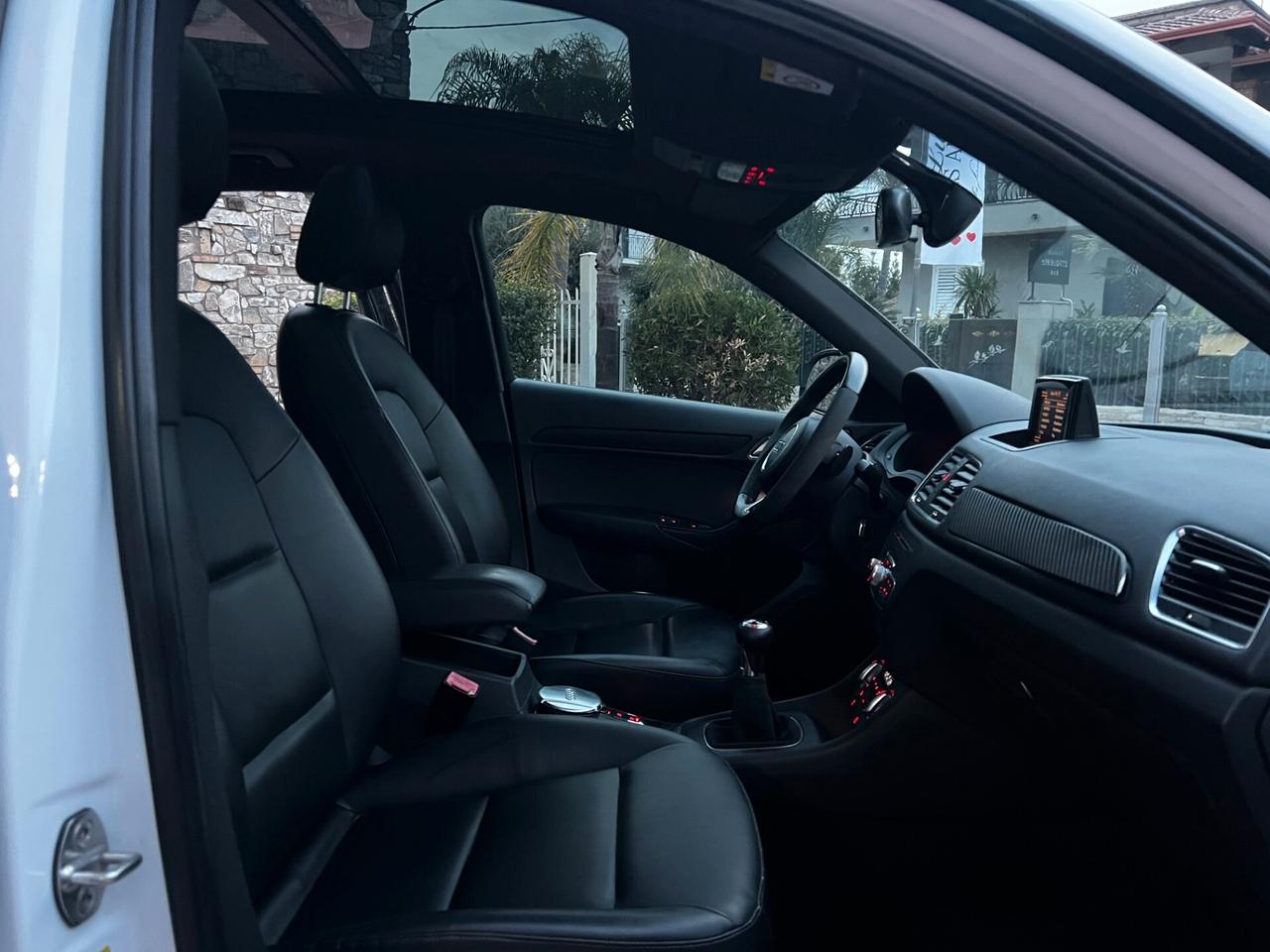 Audi Q3 2.0 TDI 140 CV -2012-TETTO