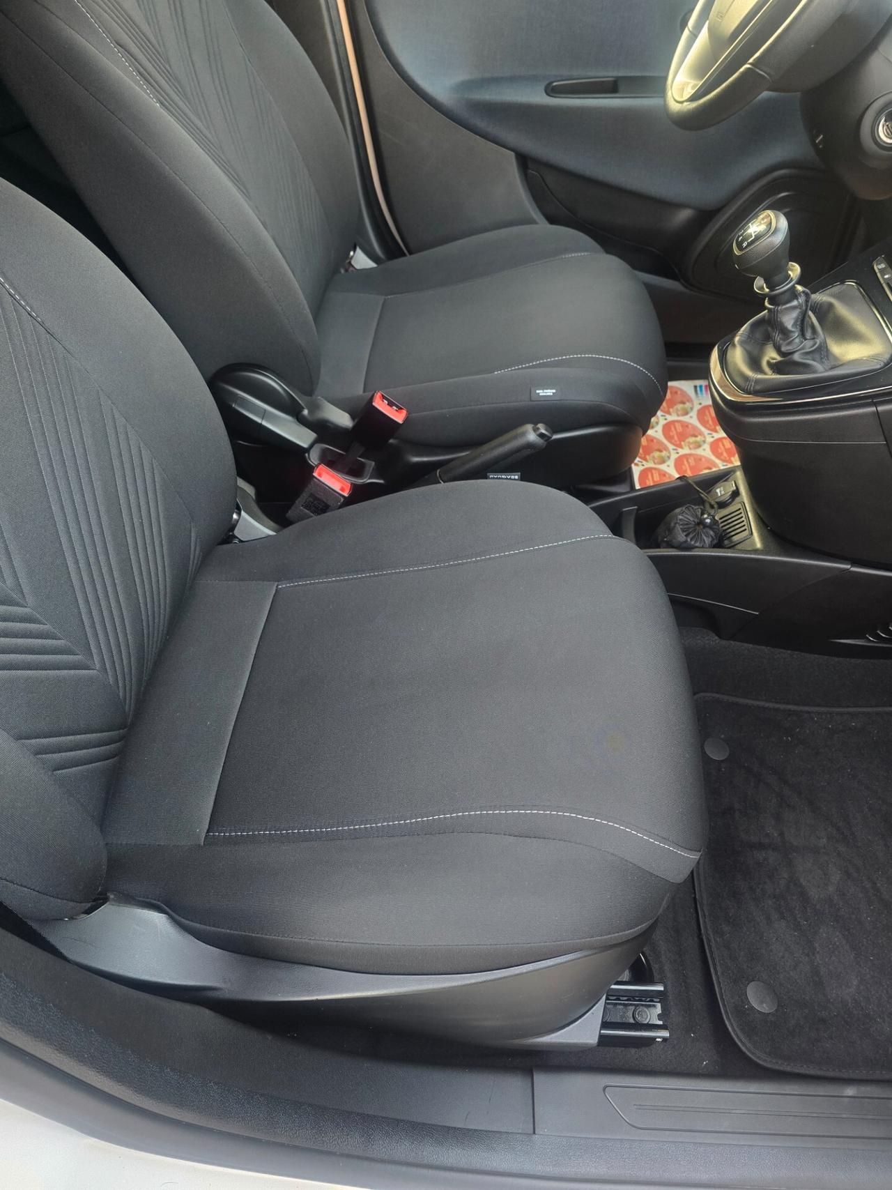 Lancia Ypsilon 1.2 69 CV 5 porte GPL Gold Plus