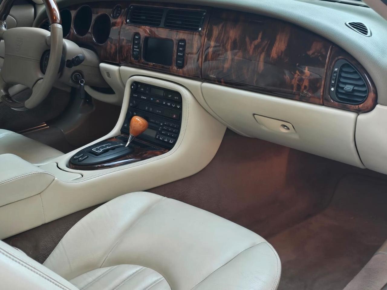 Jaguar XK XK8 4.2 V8 Coupé