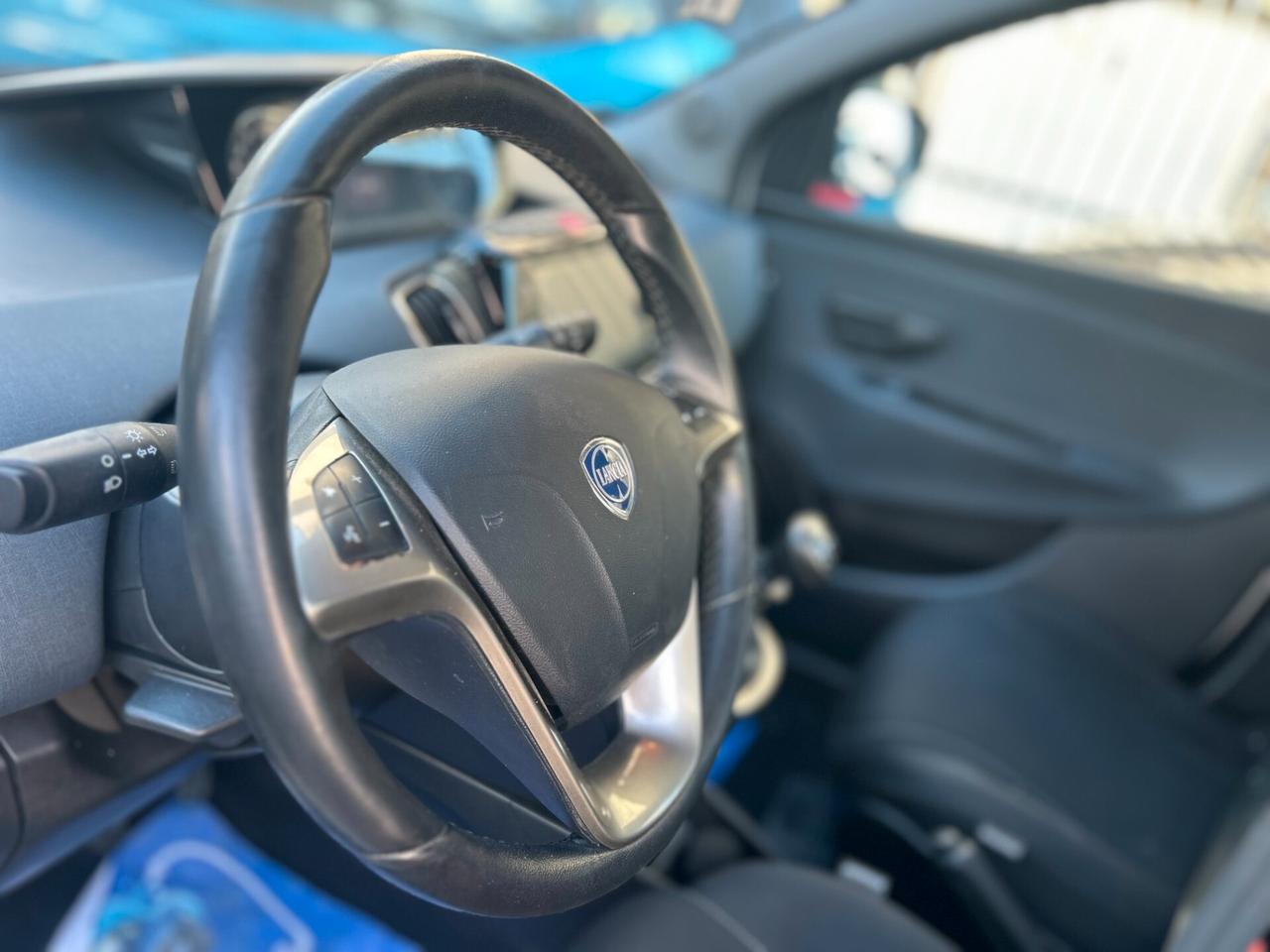 Lancia Ypsilon 1.2 69 CV 5 porte GPL Gold