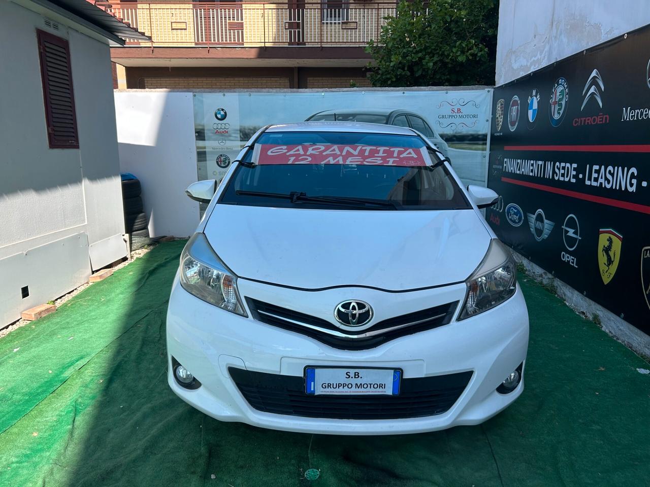 Toyota Yaris 1.0 2015 5 porte FULL OPTIONAL LEGGI