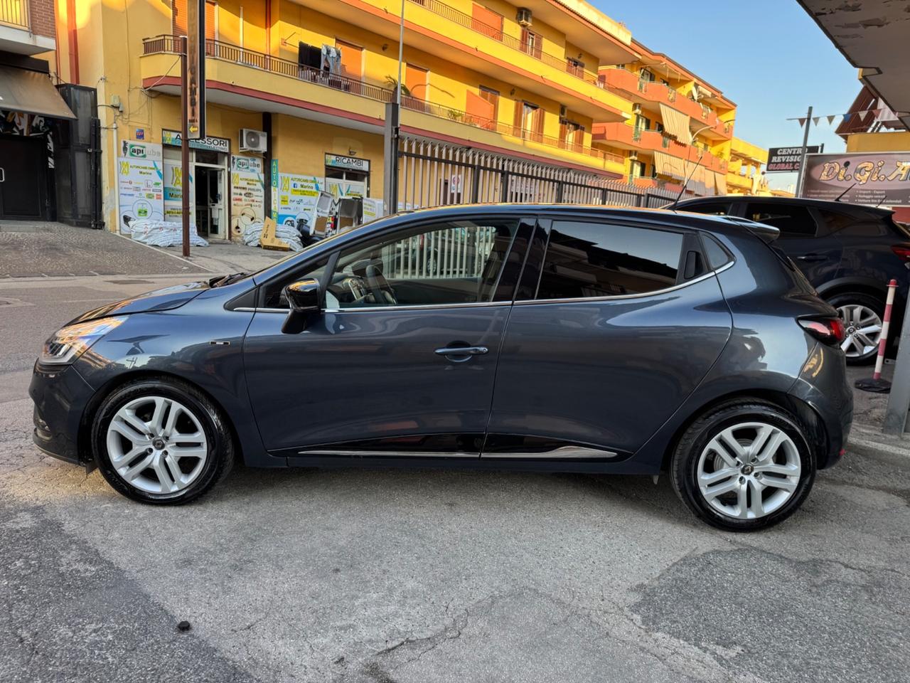 Renault Clio TCe 12V90 CV 5 porte Moschino
