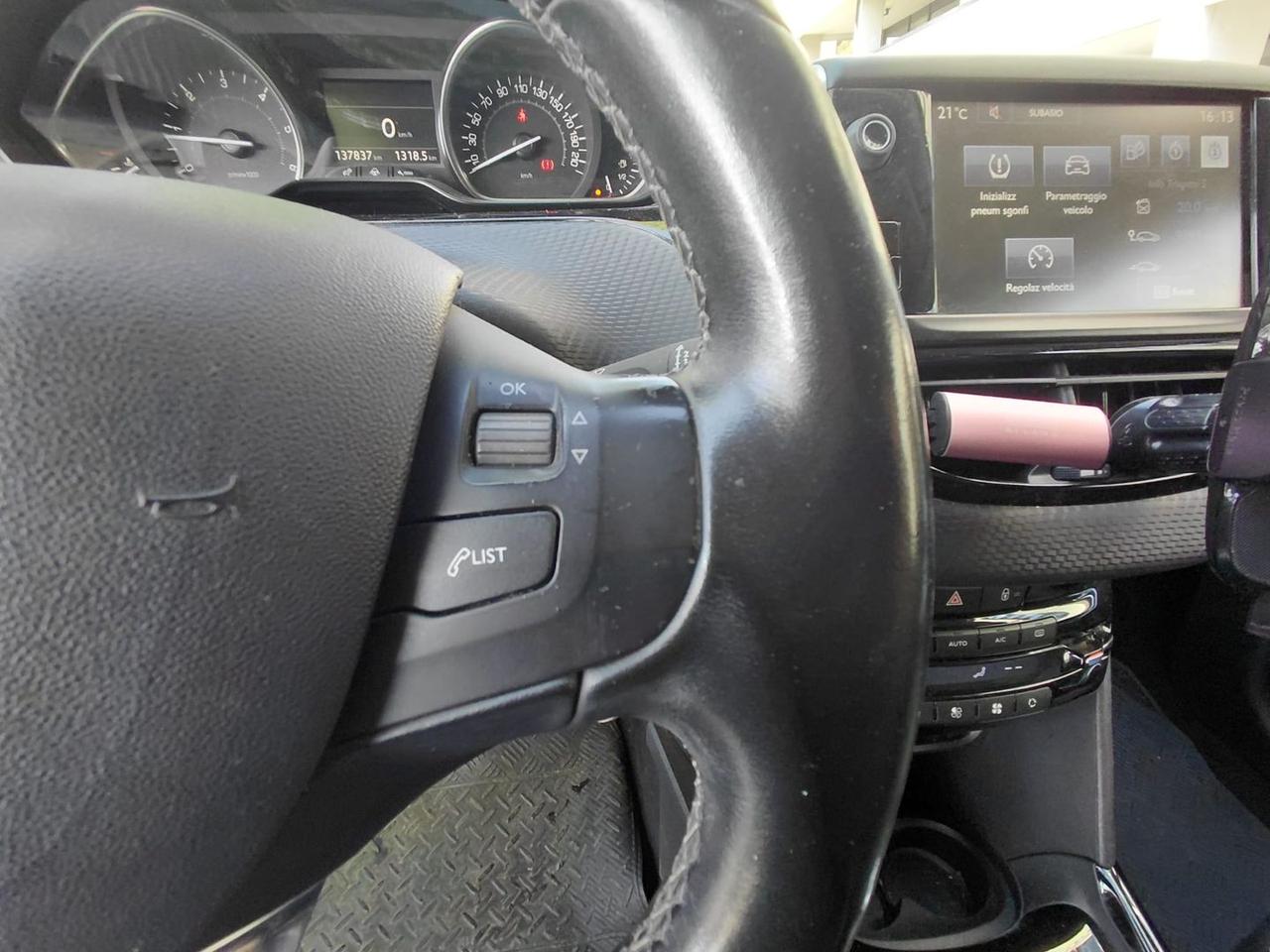 Peugeot 2008 Allure 1.6 Blue HDI 100 #10511