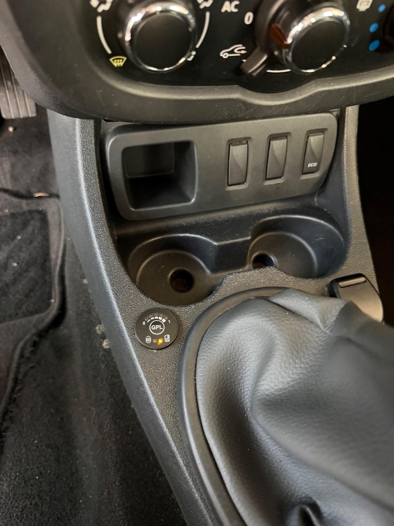 Dacia Duster 1.6 benzina Gpl 105 cv 2014