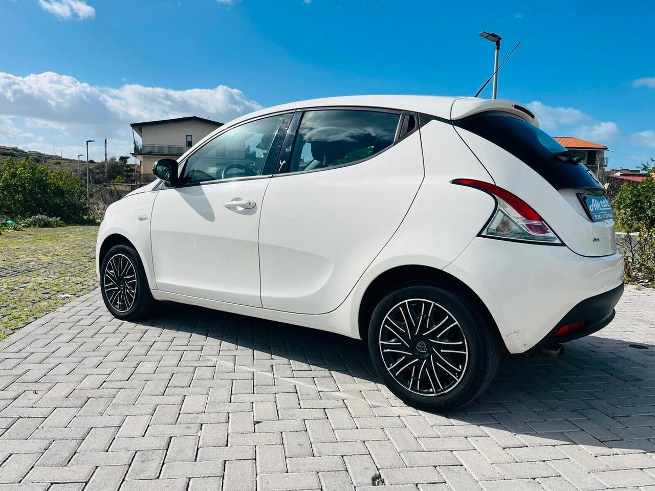 Lancia Ypsilon 1.3MLJT COME NUOVA CHIAMA