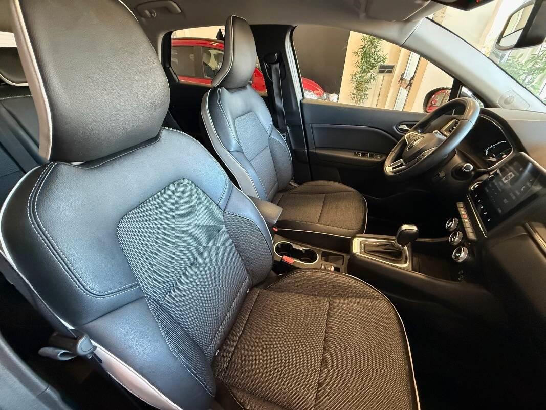 Renault Captur 1.6 E-Tech hybrid Intens 145cv auto