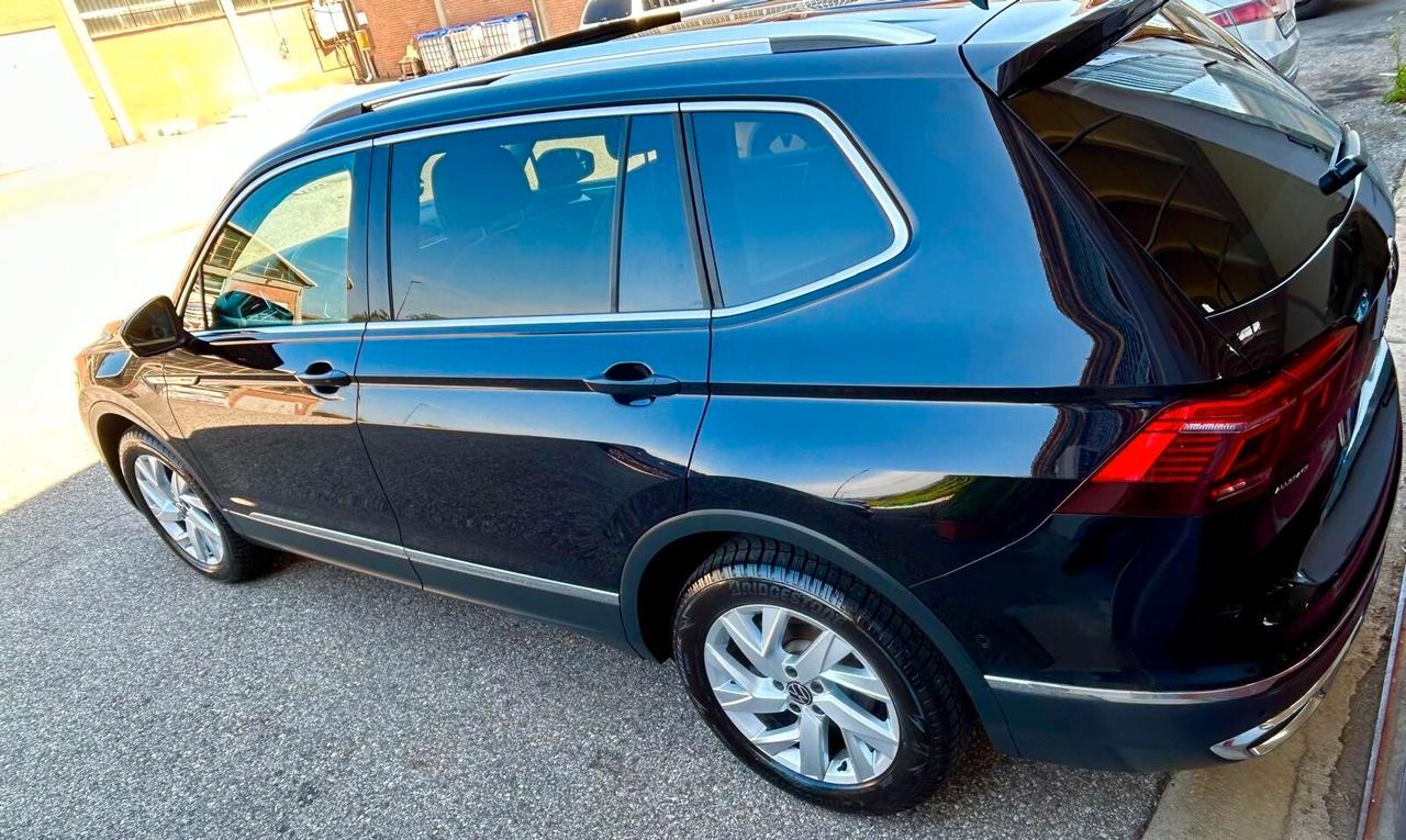 Volkswagen Tiguan Allspace Tiguan Allspace 2.0 TDI SCR DSG 4MOTION TETTO APRIBILE INTERNI IN PELLE TOTALE