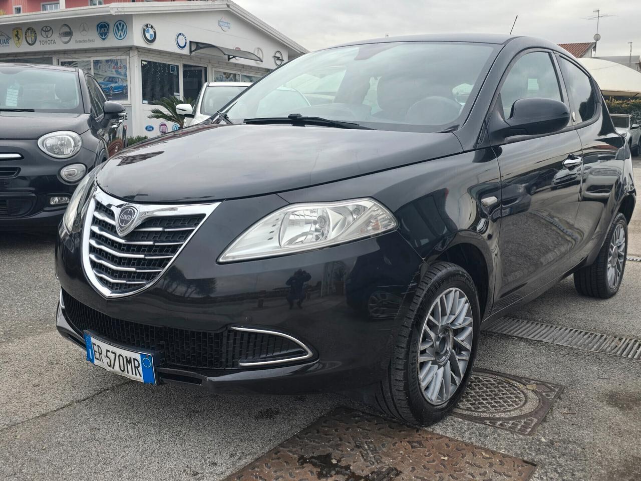 Lancia Ypsilon 0.9 TwinAir 85 CV 5 porte Metano Ecochic Silver