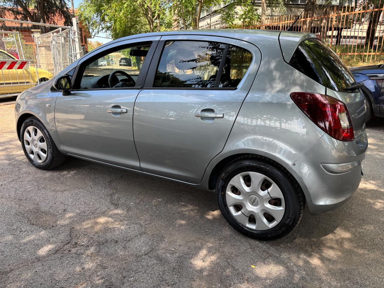 Opel Corsa 1.2 5 porte Club