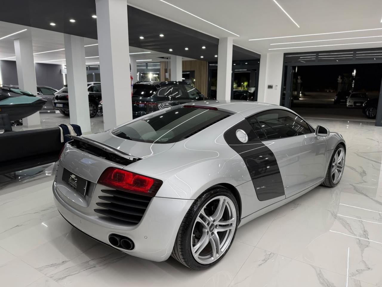 Audi R8 4.2 V8 FSI quattro R tronic