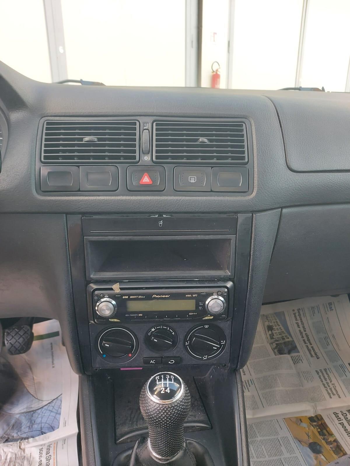 Volkswagen Golf 1.6 cat 5 porte Highline GPL