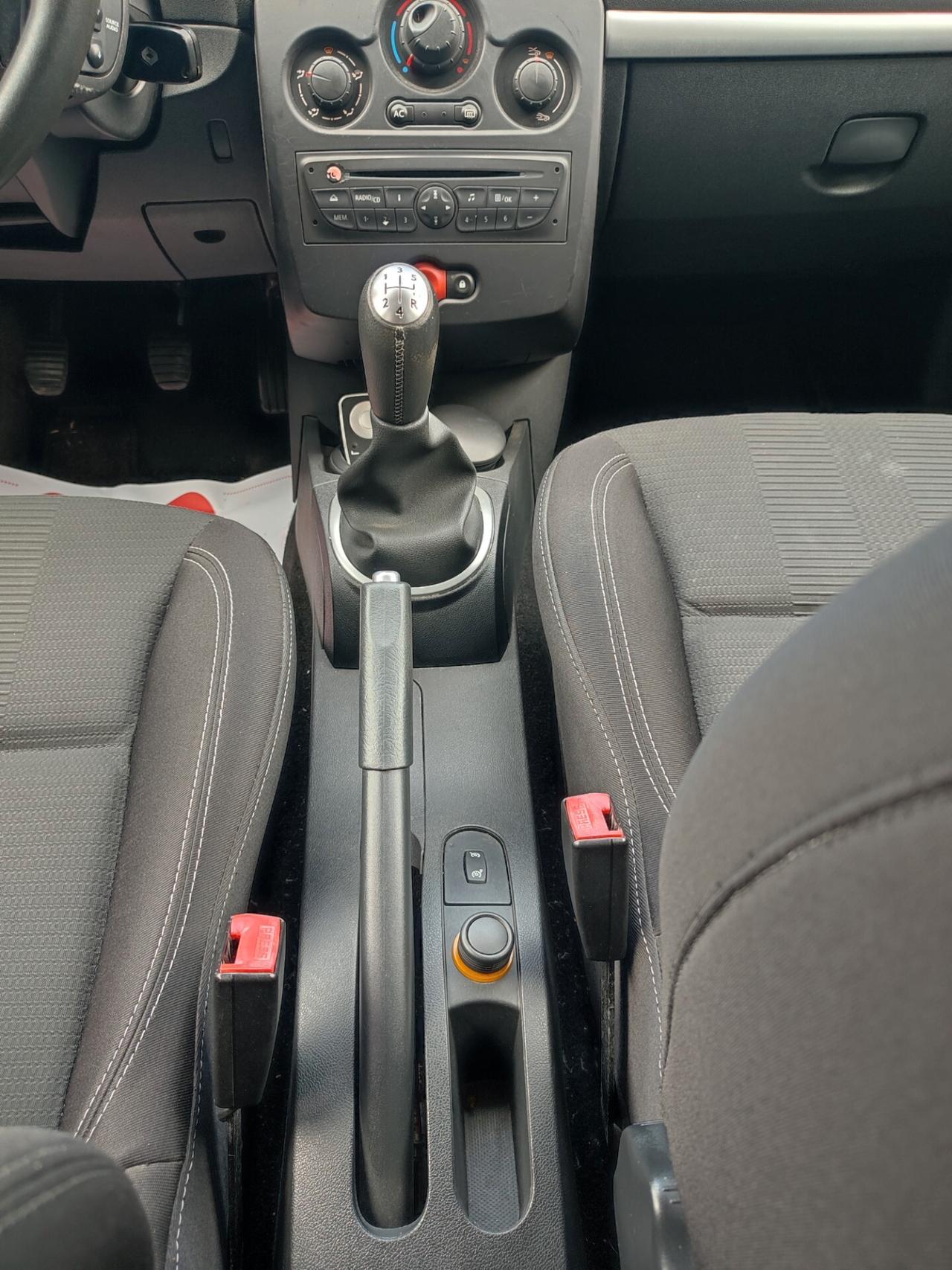 RENAULT CLIO DEL 2010 1.2BENZINA MOLTO BELLA