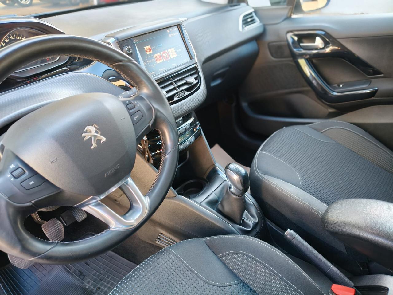 Peugeot 208 anno 2019 full optional